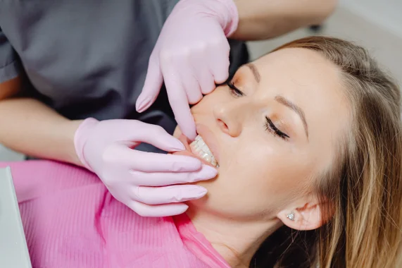 Necessidade de Clareamento ou Reabilitação Dentária